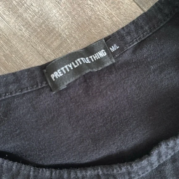 PrettyLittleThing Black Tee with Pink Graphic - Picture 2 of 5